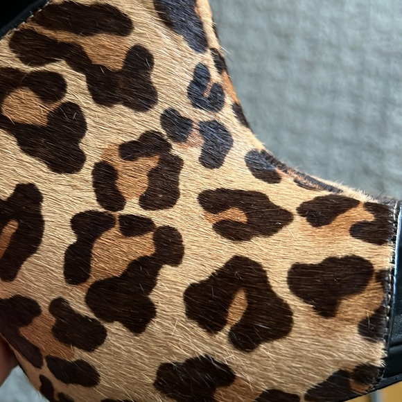 BCBG leopard print heel shoes - Picture 4 of 7